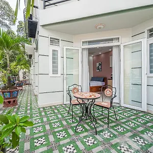 Apartment Cozrum Homes - Retro House, Ho Chi Minh City